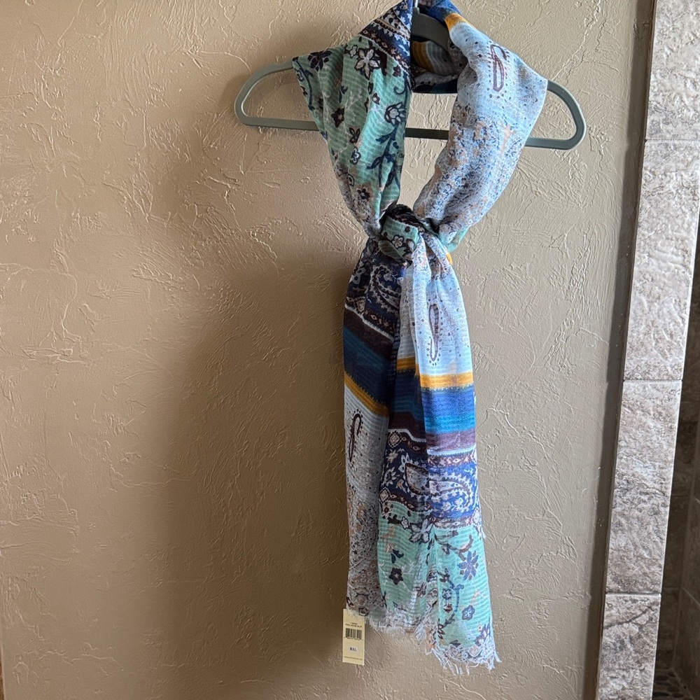 Elegant Blue Paisley Scarf